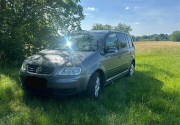 VW Touran 222.000 km 3.999 &euro; Kehl 77694